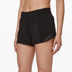 Lululemon Hotty Hot Short High-Rise Long 2.5”